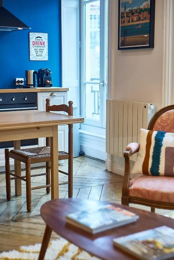 Апартаменты Charming Cocoon Slopes Of Croix-Rousse Place Sathonay Лион